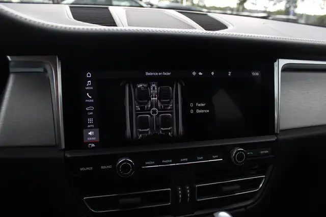 Porsche Macan view 24