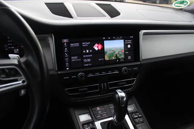 Porsche Macan view 19