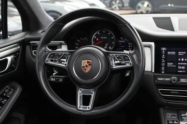 Porsche Macan view 17