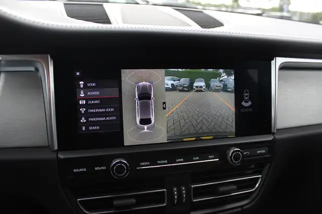 Porsche Macan view 20