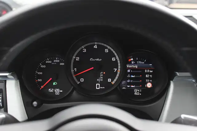 Porsche Macan view 18