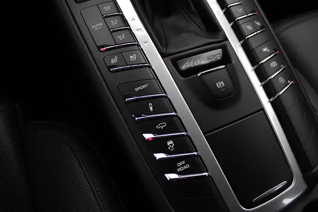 Porsche Macan view 26