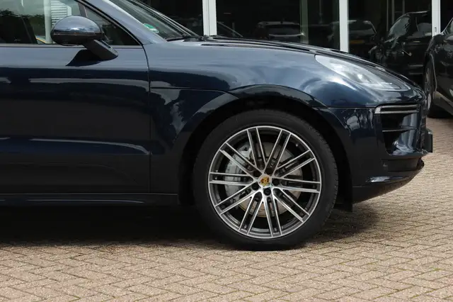 Porsche Macan view 14