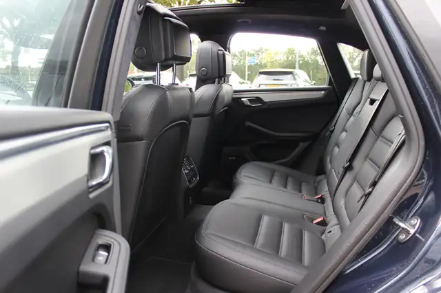 Porsche Macan view 11