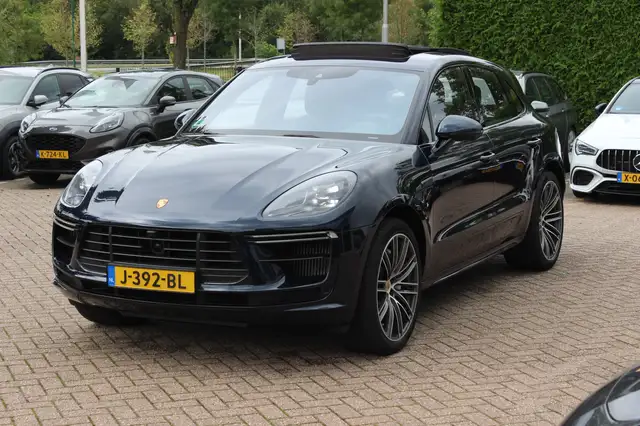 Porsche Macan view 6