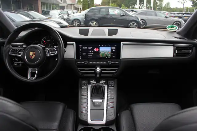 Porsche Macan view 2