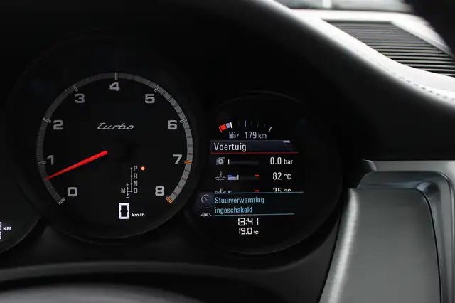 Porsche Macan view 28