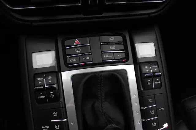 Porsche Macan view 25