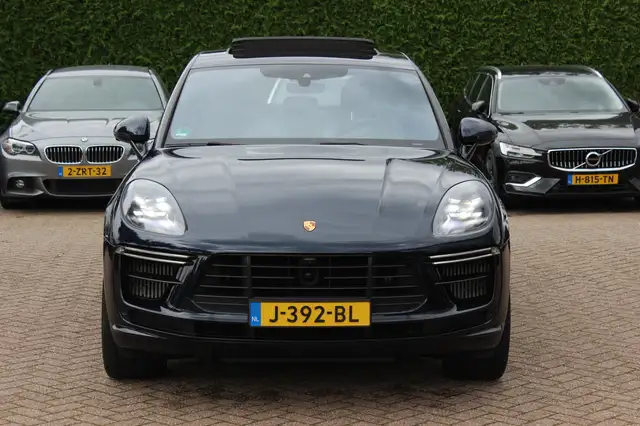 Porsche Macan view 8