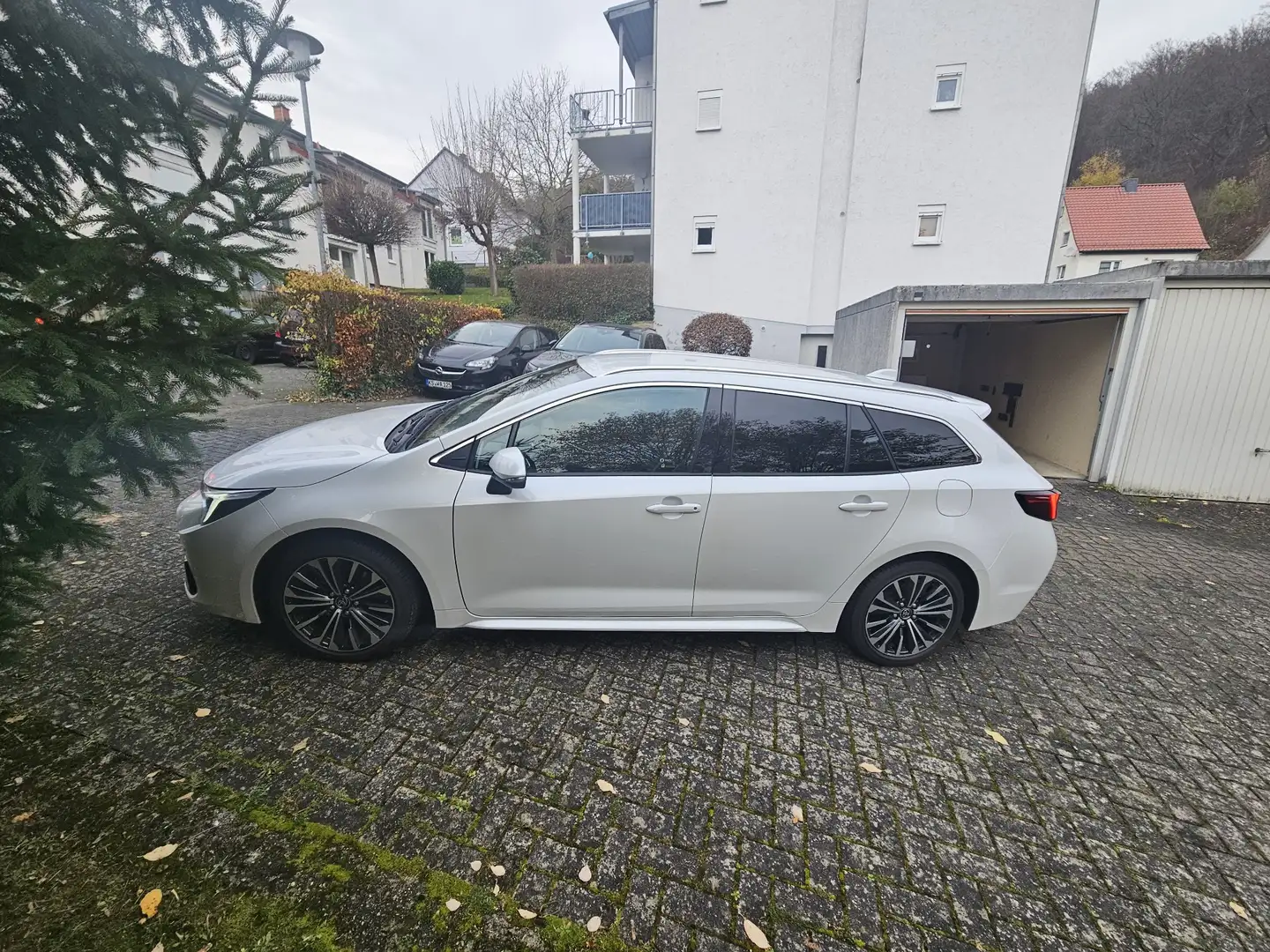 Toyota Corolla 2.0 Hybrid Touring Sports Teamplayer Weiß - 2