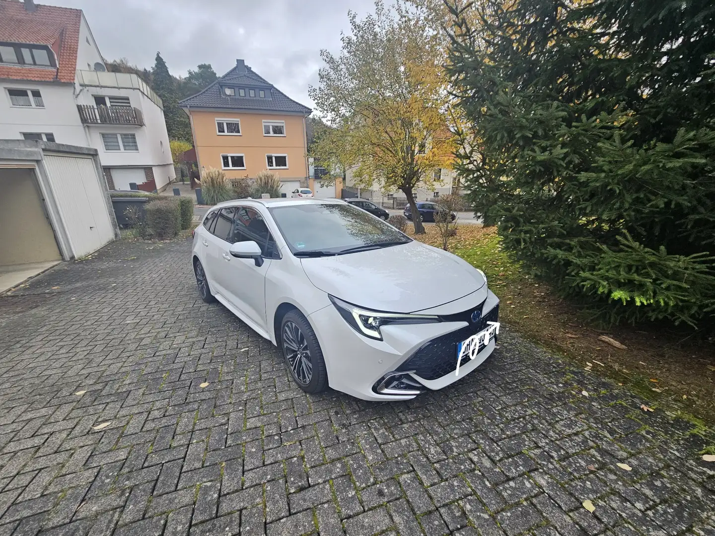 Toyota Corolla 2.0 Hybrid Touring Sports Teamplayer Weiß - 1