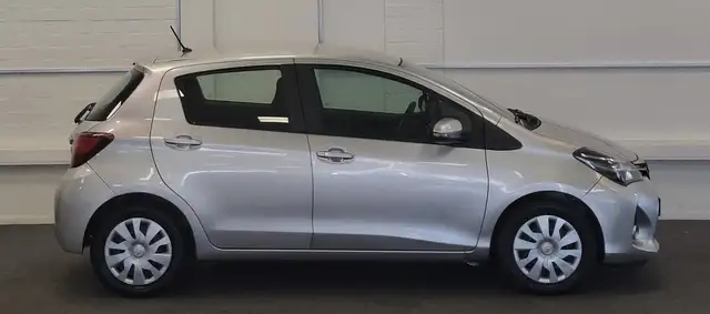 Toyota Yaris view 4