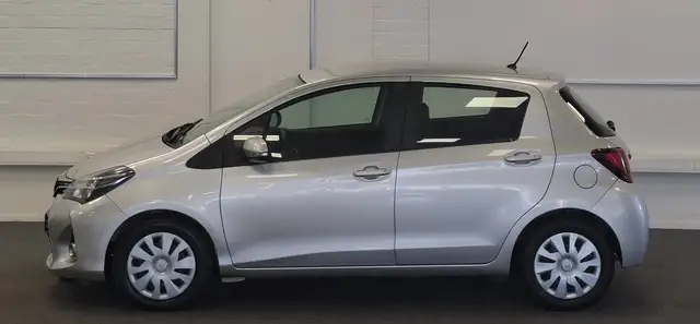 Toyota Yaris view 3
