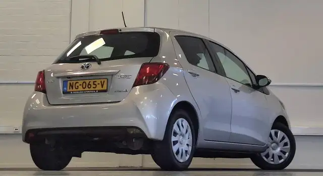 Toyota Yaris view 6