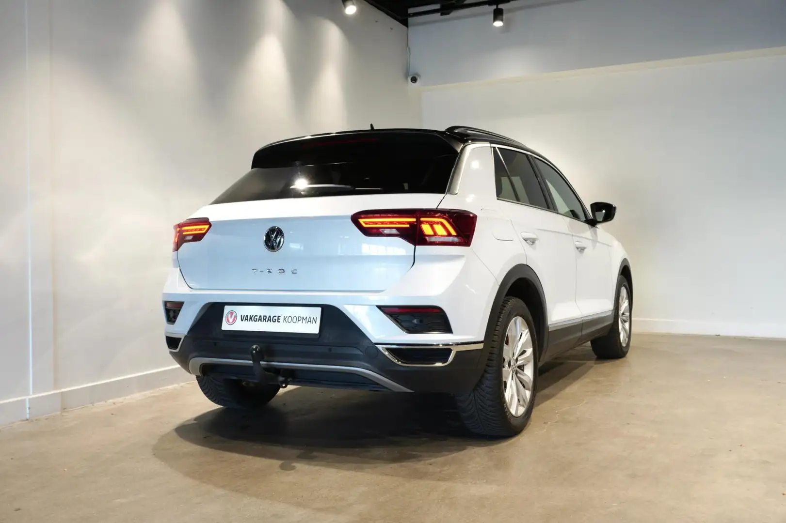 Volkswagen T-Roc 1.5 TSI Sport Business R Trekhaak/Virtual/Adaptief Weiß - 2