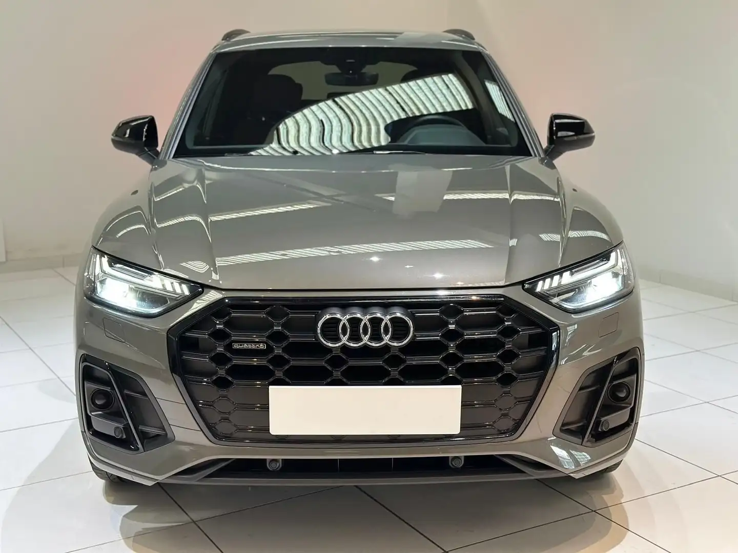 Audi Q5 40 TDI 204 CV quattro S tronic S line Plus Grijs - 2