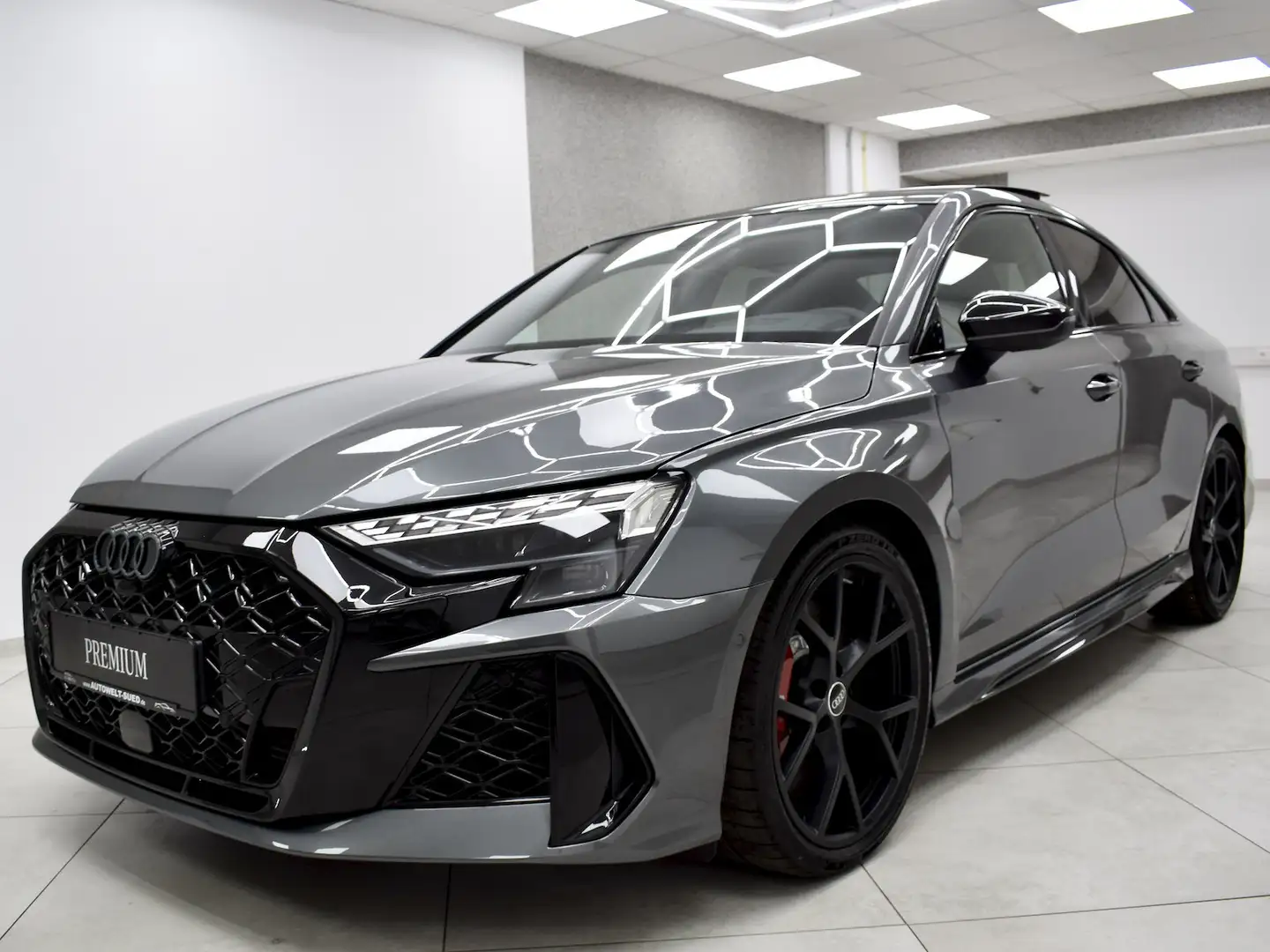 Audi RS3 Limousine Pano SAGA ACC RCam HUD Sonos 25 Šedá - 2