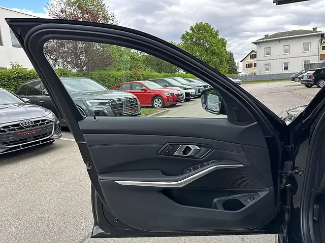 BMW 330 i xDrive Touring M-Sportpaket PRO Aut. / PANO /... Ansicht 25