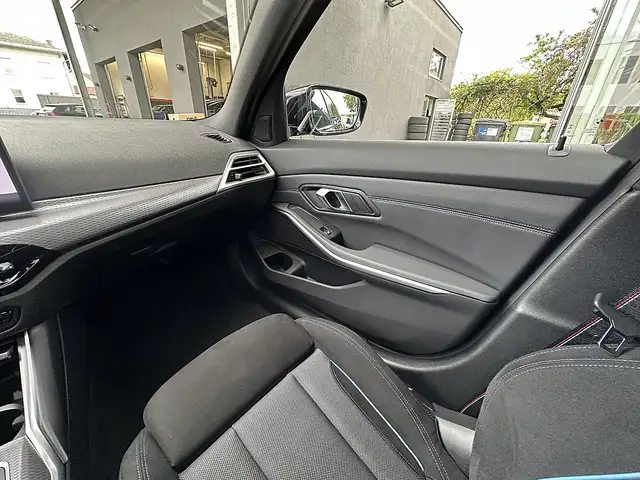 BMW 330 i xDrive Touring M-Sportpaket PRO Aut. / PANO /... Ansicht 24