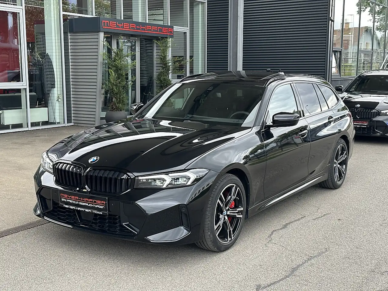 BMW 330 i xDrive Touring M-Sportpaket PRO Aut. / PANO /...