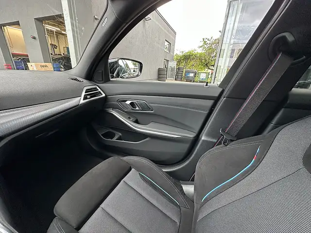 BMW 330 i xDrive Touring M-Sportpaket PRO Aut. / PANO /... Ansicht 33