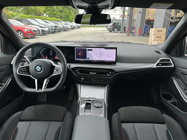 BMW 330 i xDrive Touring M-Sportpaket PRO Aut. / PANO /... Ansicht 17