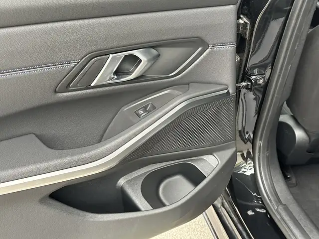 BMW 330 i xDrive Touring M-Sportpaket PRO Aut. / PANO /... Ansicht 13