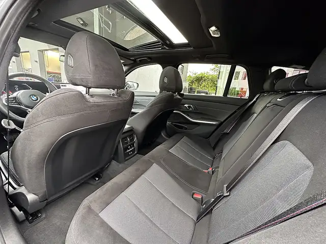 BMW 330 i xDrive Touring M-Sportpaket PRO Aut. / PANO /... Ansicht 14