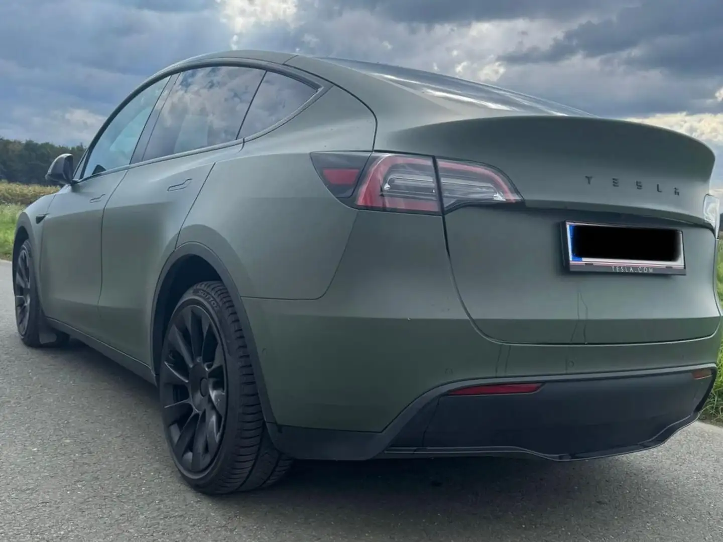 Tesla Model Y Tesla Model Y Long Range Dual Motor AWD Grün - 2