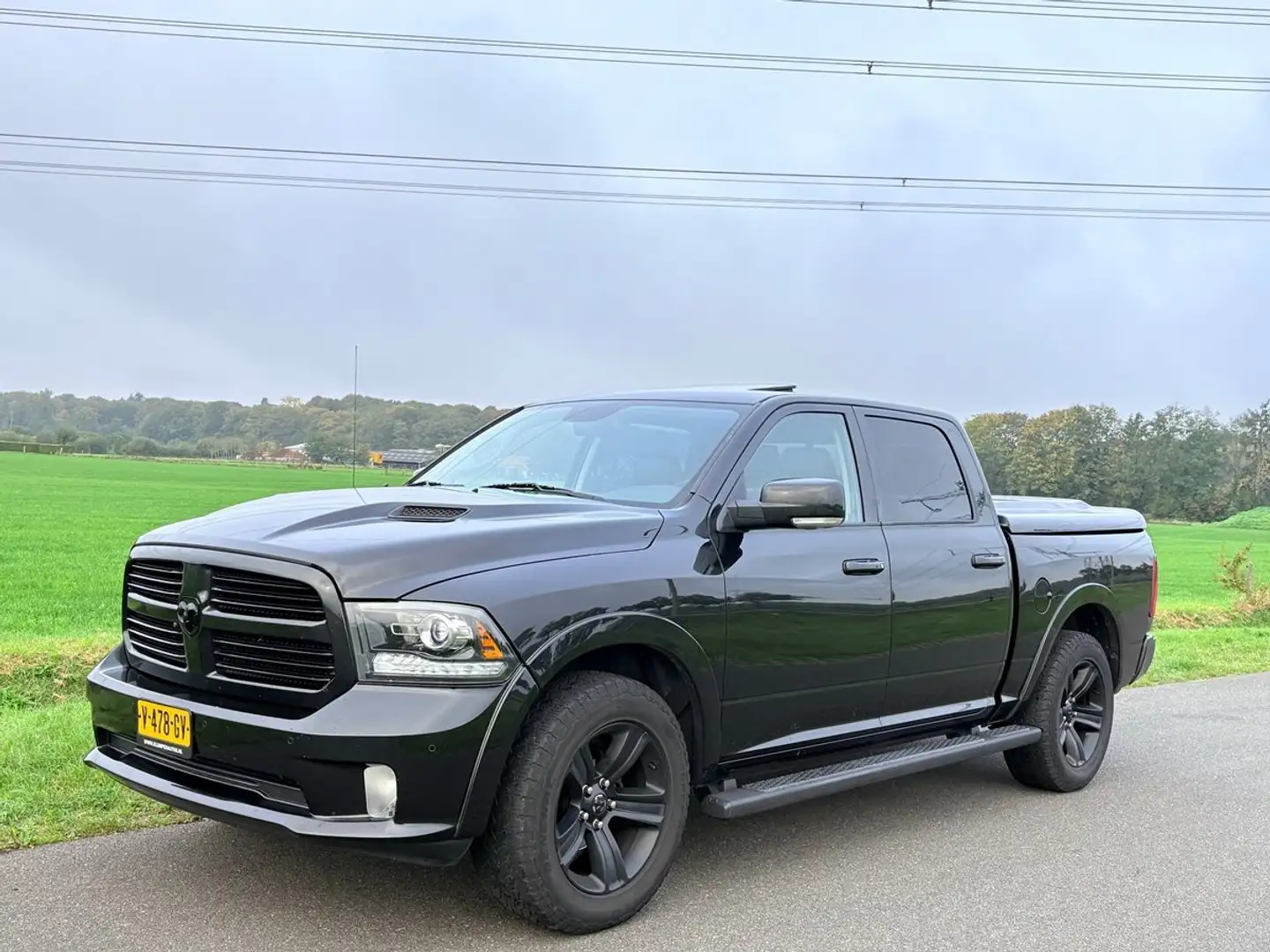 Dodge RAM 5.7 V8 QC 6'4 Sport, 2e Eig., NL-Auto, Full Option Zwart - 2