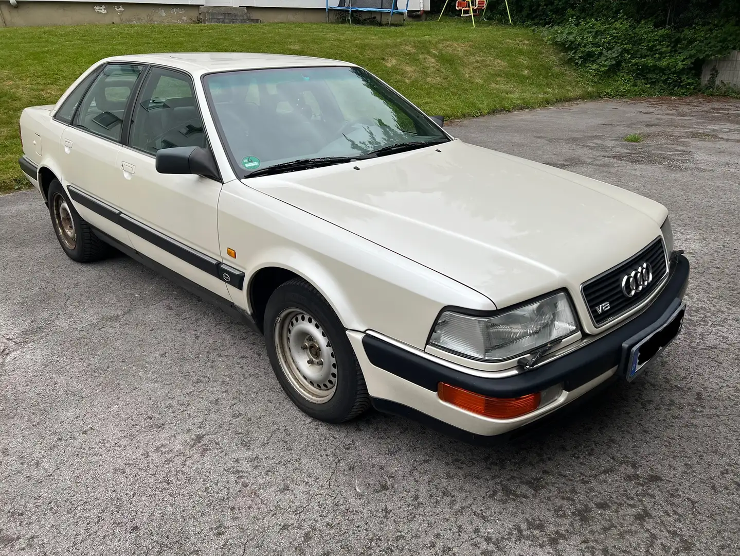 Audi V8 Oldtimer mit Gutachten Bílá - 1