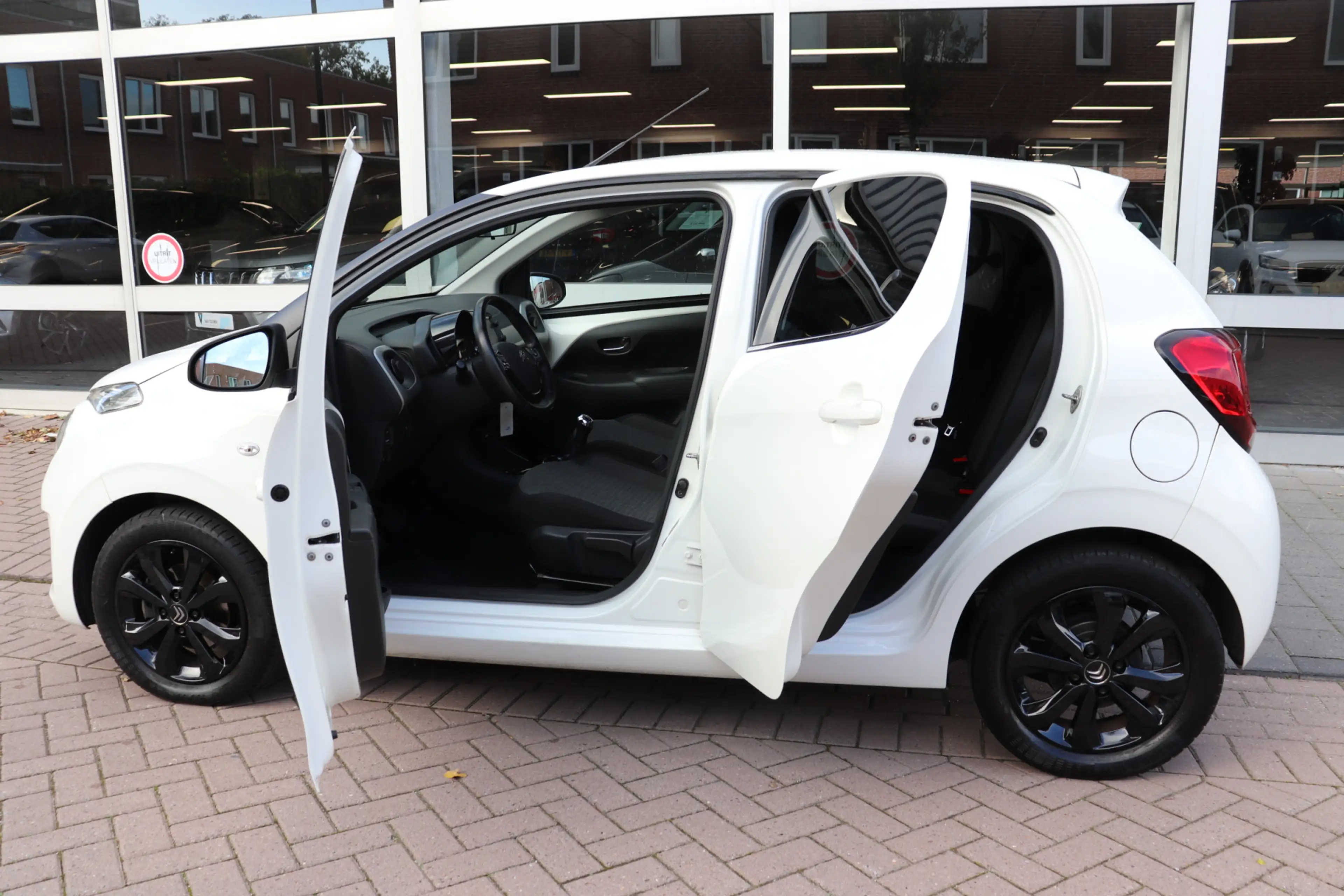 Citroen C1 1.0 e-VTi Shine. Achteruitrijcamera, mirrorlink — photo 10