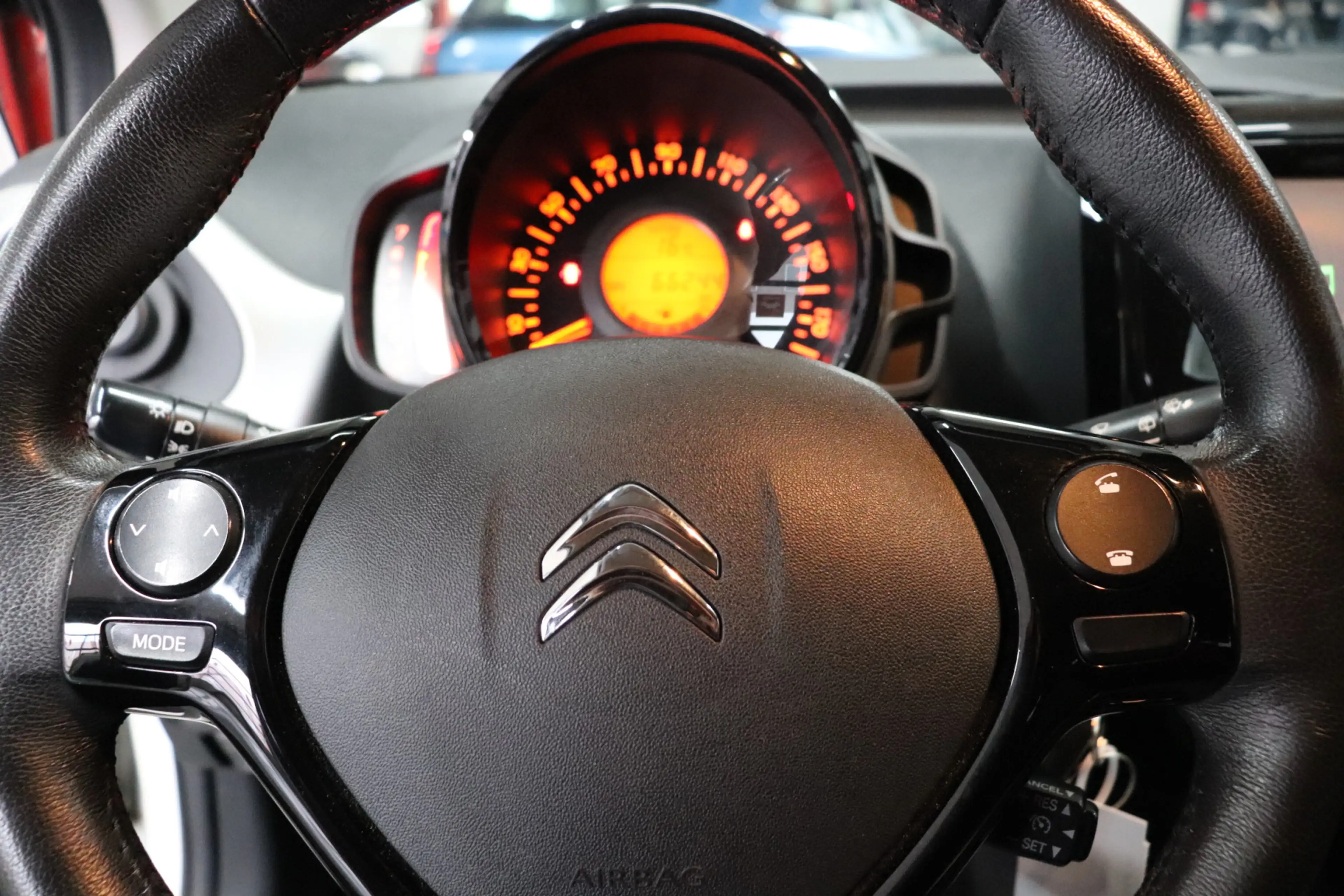 Citroen C1 1.0 e-VTi Shine. Achteruitrijcamera, mirrorlink — photo 23