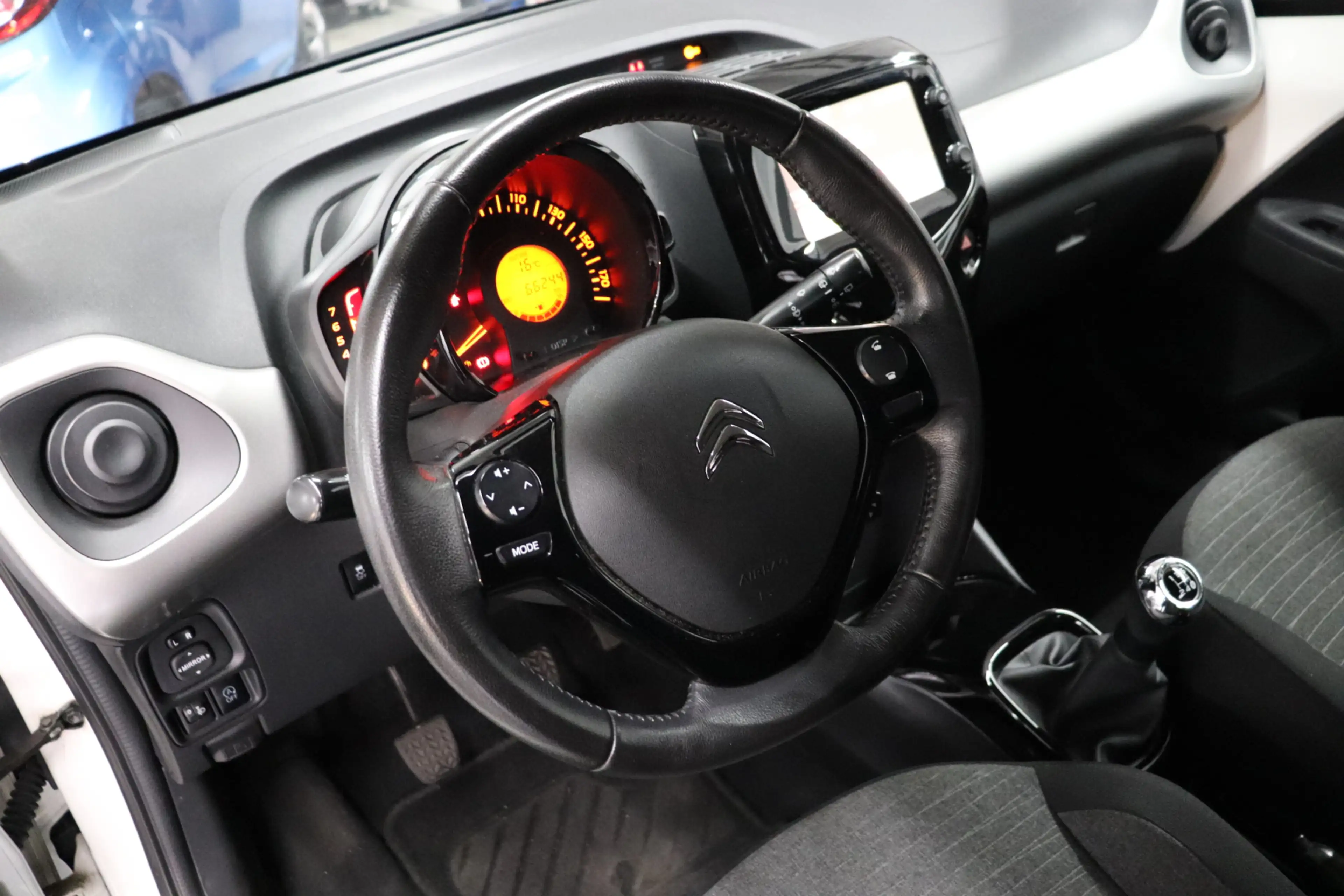 Citroen C1 1.0 e-VTi Shine. Achteruitrijcamera, mirrorlink — photo 16