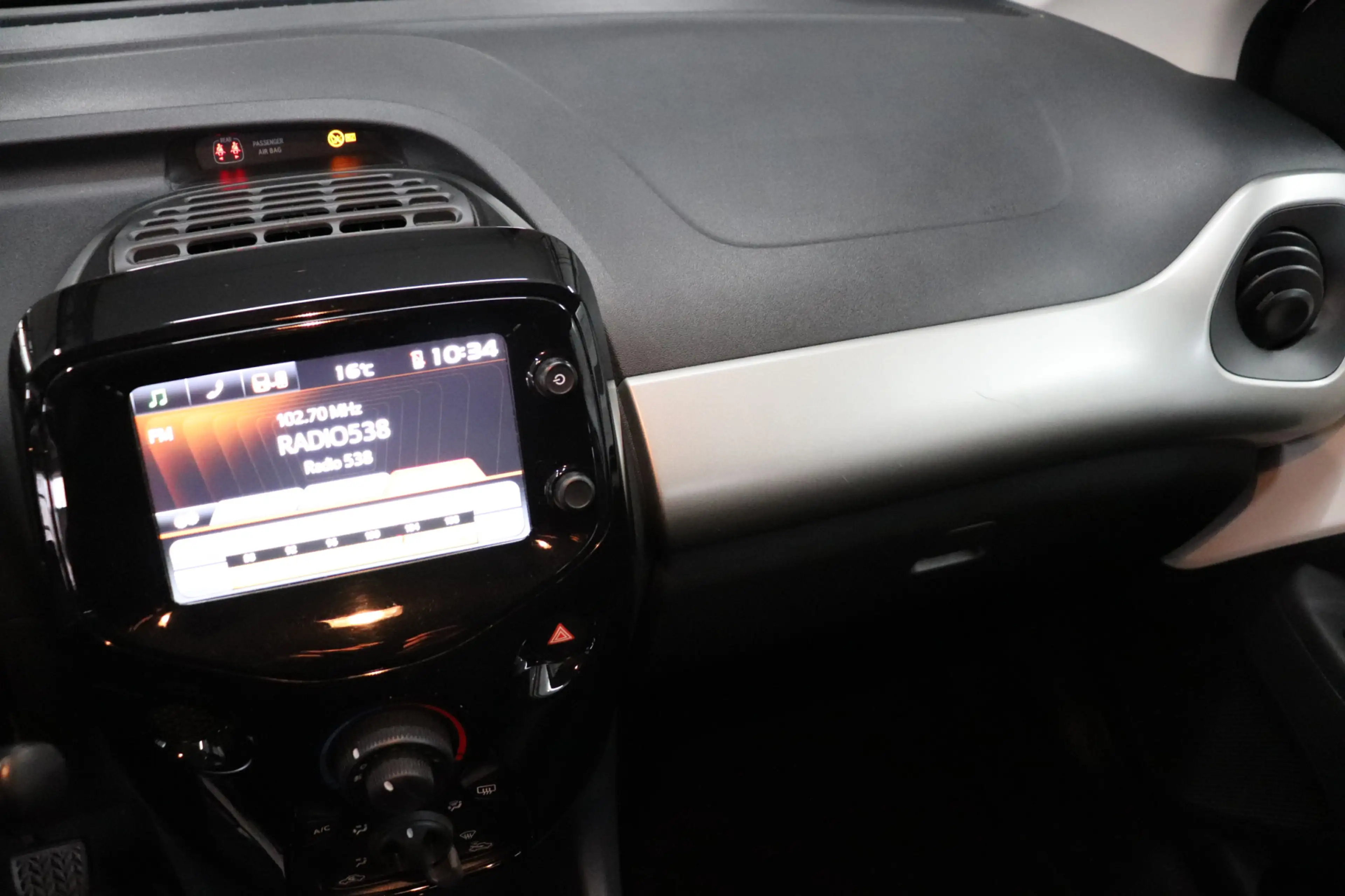 Citroen C1 1.0 e-VTi Shine. Achteruitrijcamera, mirrorlink — photo 21