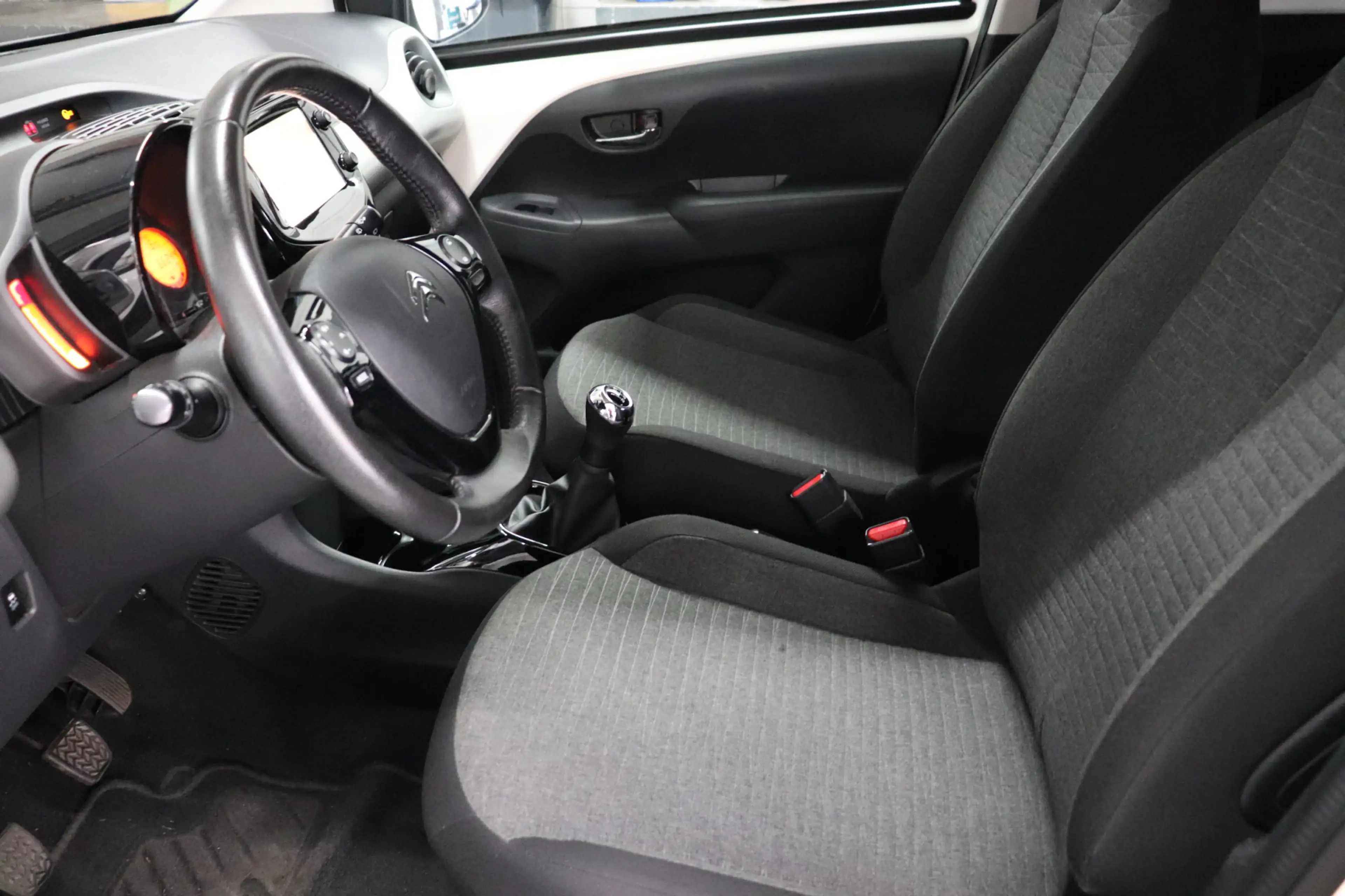 Citroen C1 1.0 e-VTi Shine. Achteruitrijcamera, mirrorlink — photo 17