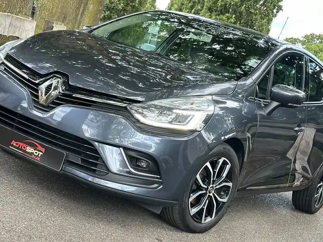 Renault Clio view 2