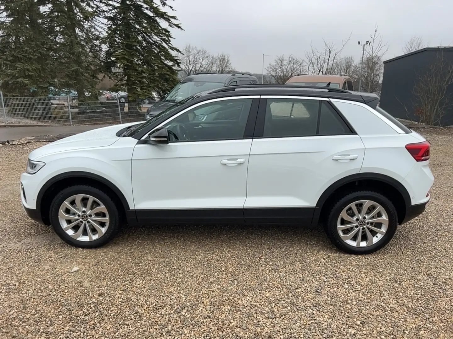 Volkswagen T-Roc Life TSi AHK/ Kamera NWGarantie bis 04/2029 Weiß - 2