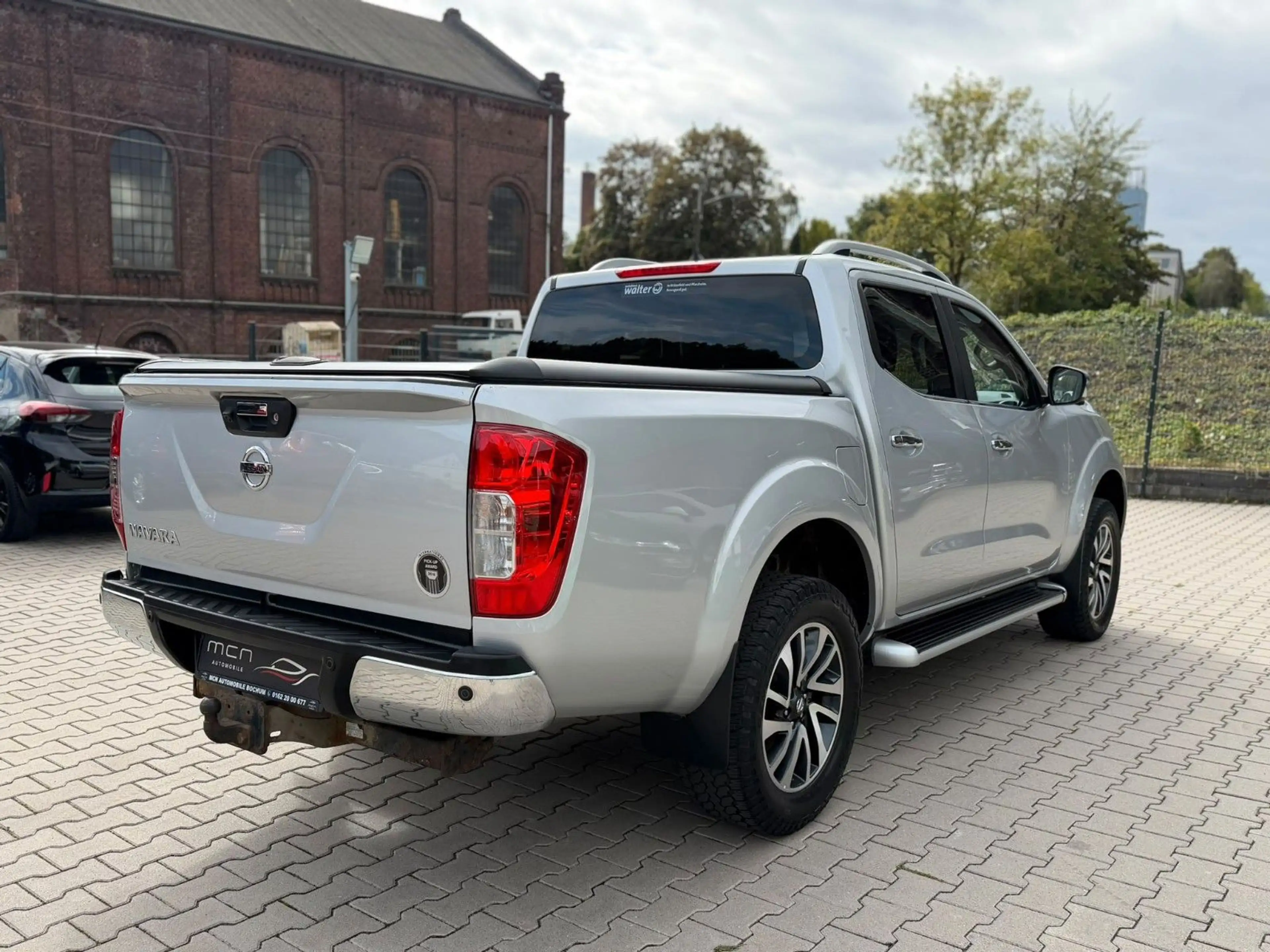 Nissan Navara NP300 Tekna Double Cab 4x4 — photo 9