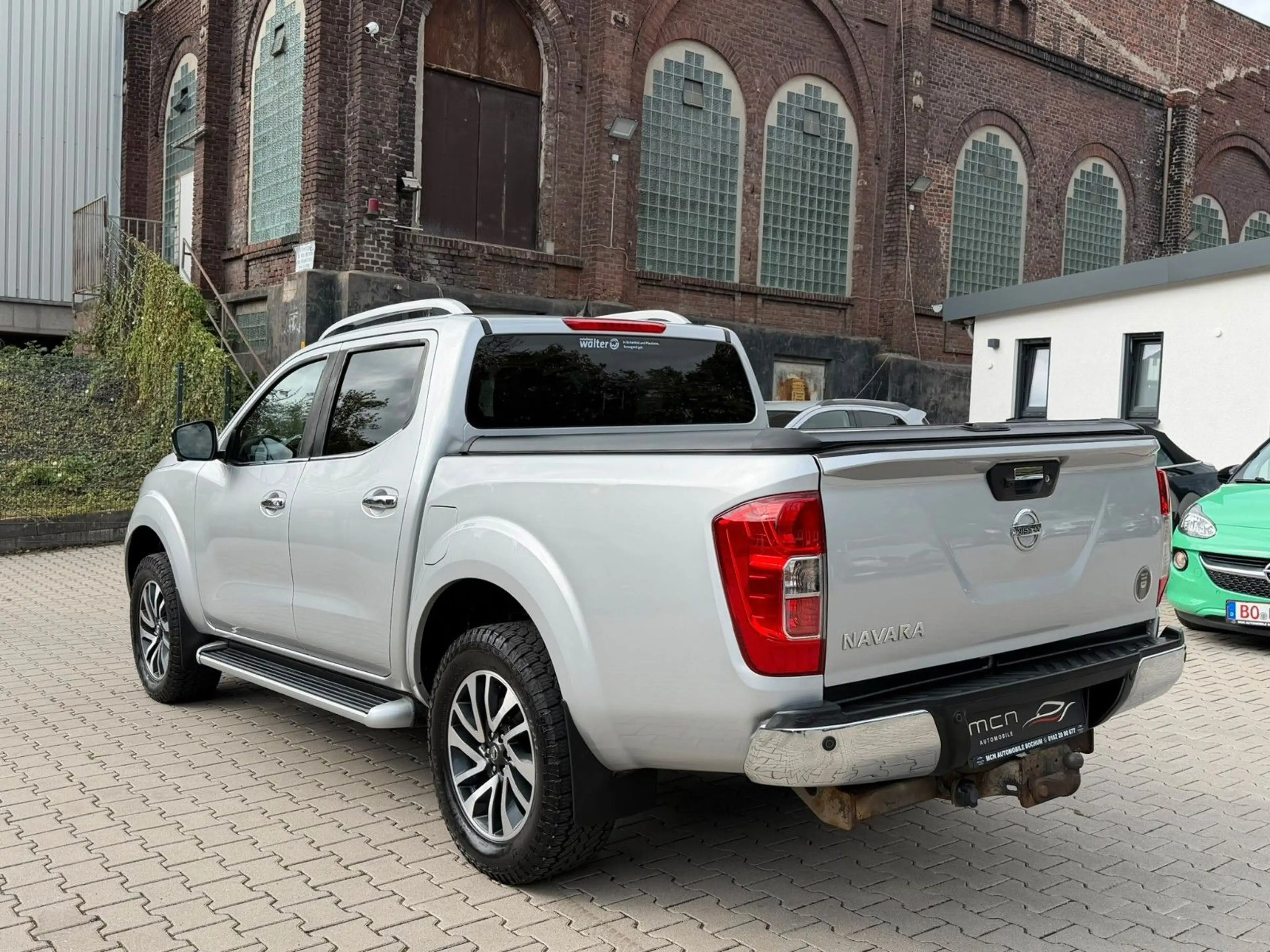 Nissan Navara NP300 Tekna Double Cab 4x4 — photo 6