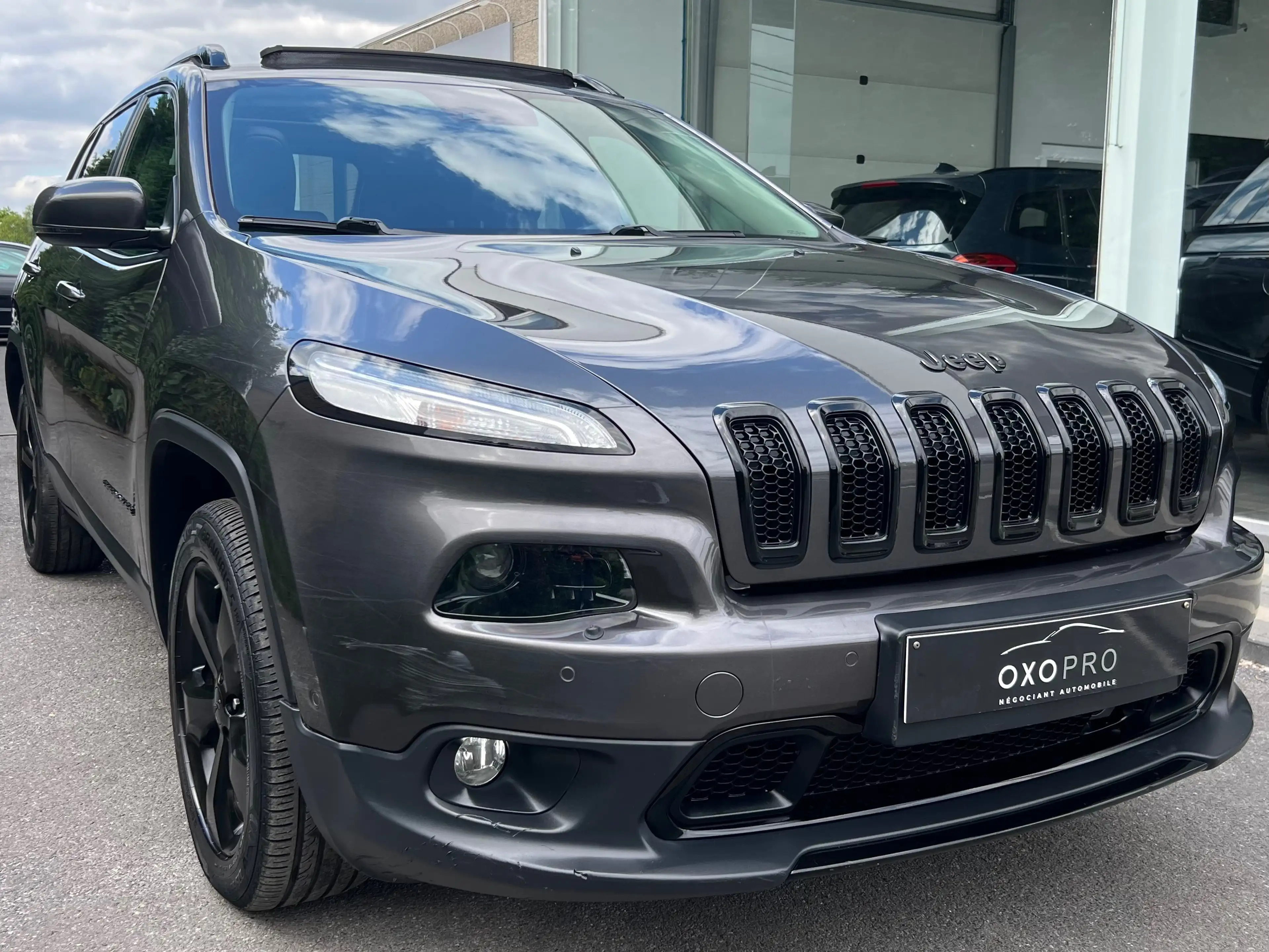 Jeep Cherokee 2.2D 200CV / 4x4 / Boite Auto / FULL OPTIONS / — photo 4