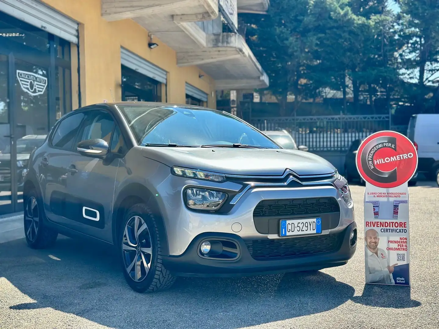 Citroen C3 C3 III  1.2 puretech Shine Pack s Grijs - 1
