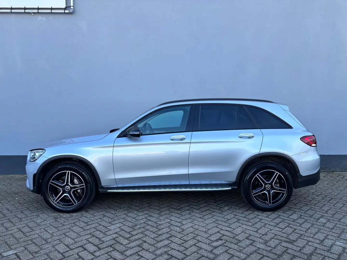 Mercedes-Benz GLC 300 300de 4MATIC Business Solution AMG Grau - 2