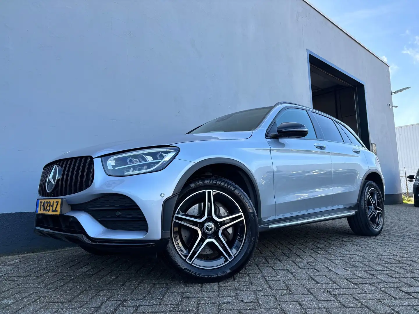 Mercedes-Benz GLC 300 300de 4MATIC Business Solution AMG Grau - 1