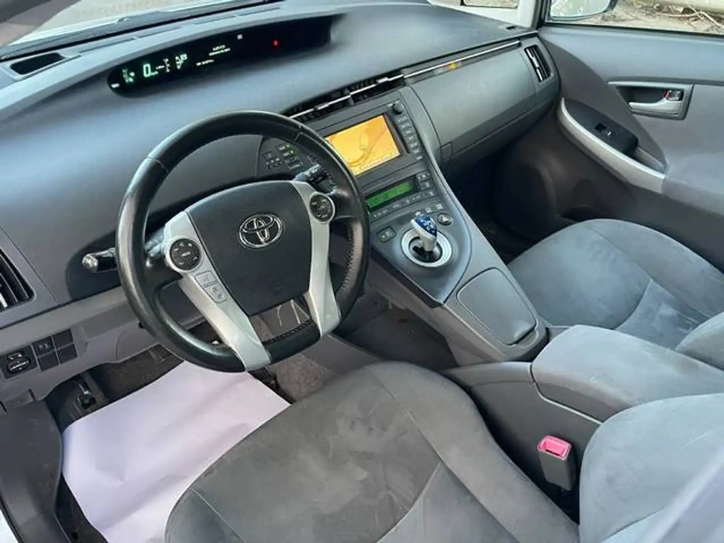 Toyota Prius 1.8 HSD Advance Gris - 2