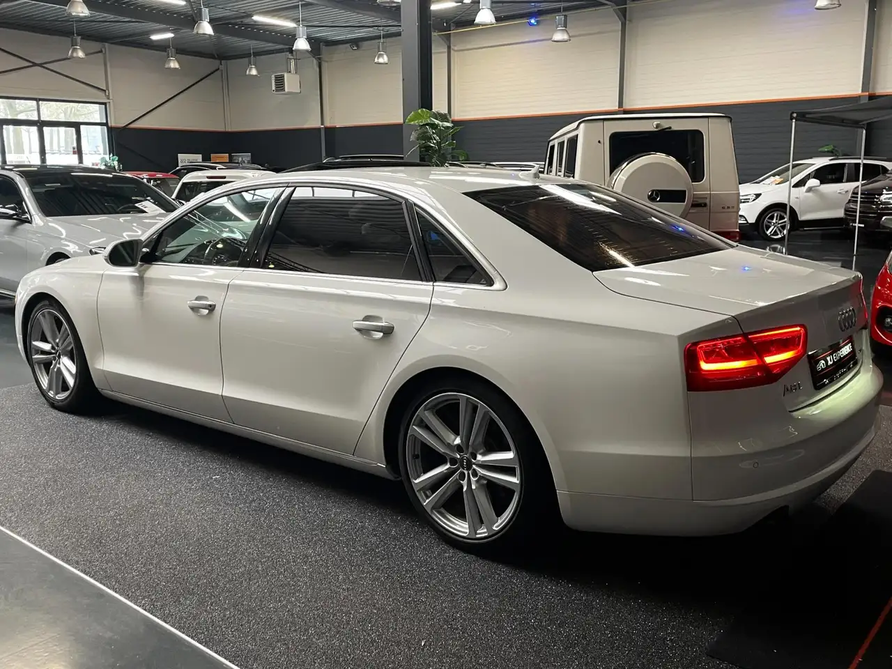 AUDI A8L 4.2 FSI 373ch - QUATTRO EXCLUSIVE - SELLERIE CUIR - TOIT OUVRANT