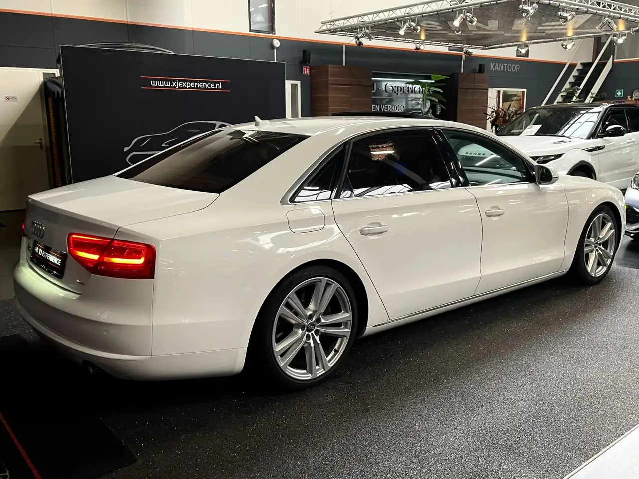 AUDI A8L 4.2 FSI 373ch - QUATTRO EXCLUSIVE - SELLERIE CUIR - TOIT OUVRANT