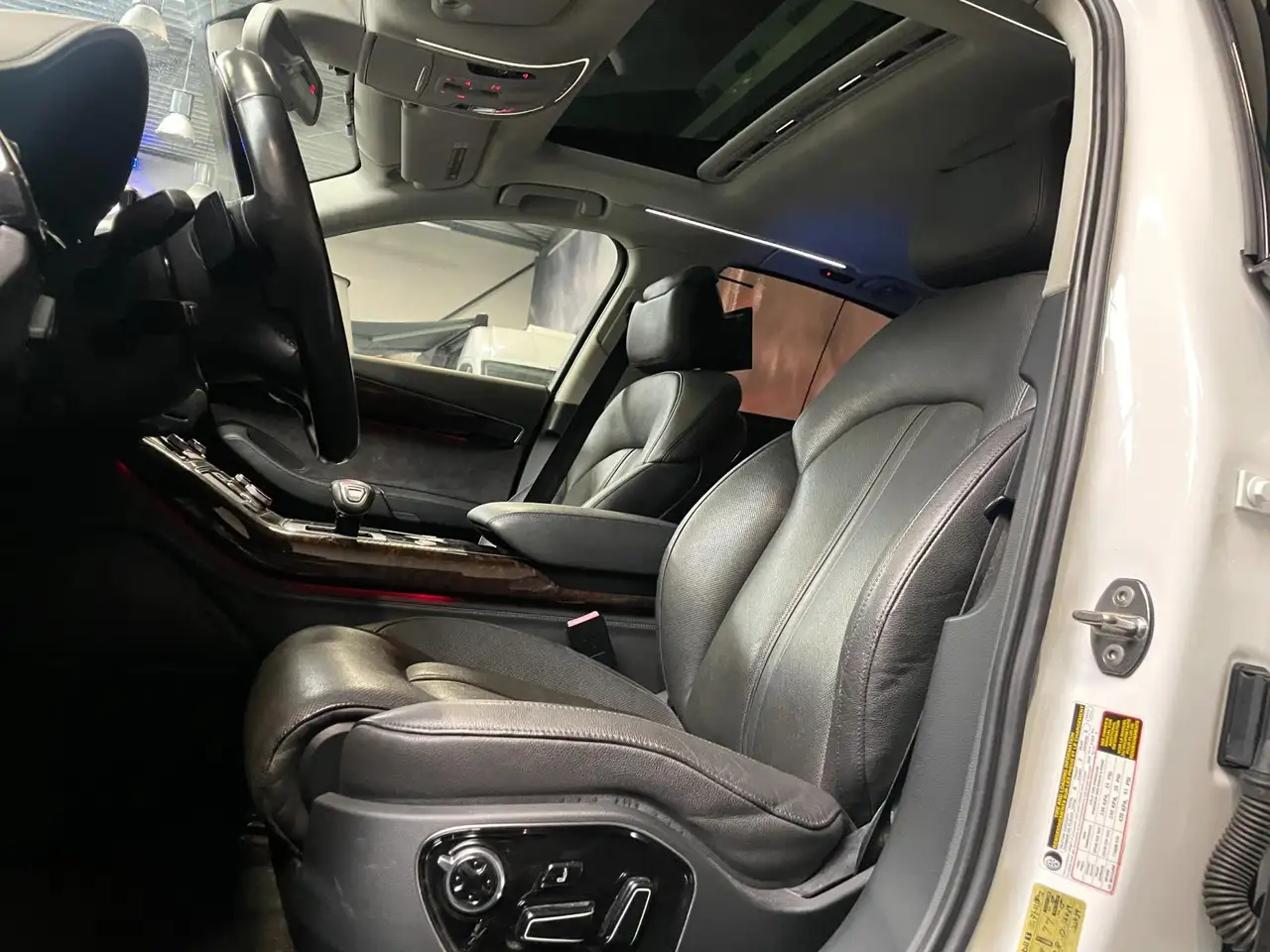 AUDI A8L 4.2 FSI 373ch - QUATTRO EXCLUSIVE - SELLERIE CUIR - TOIT OUVRANT