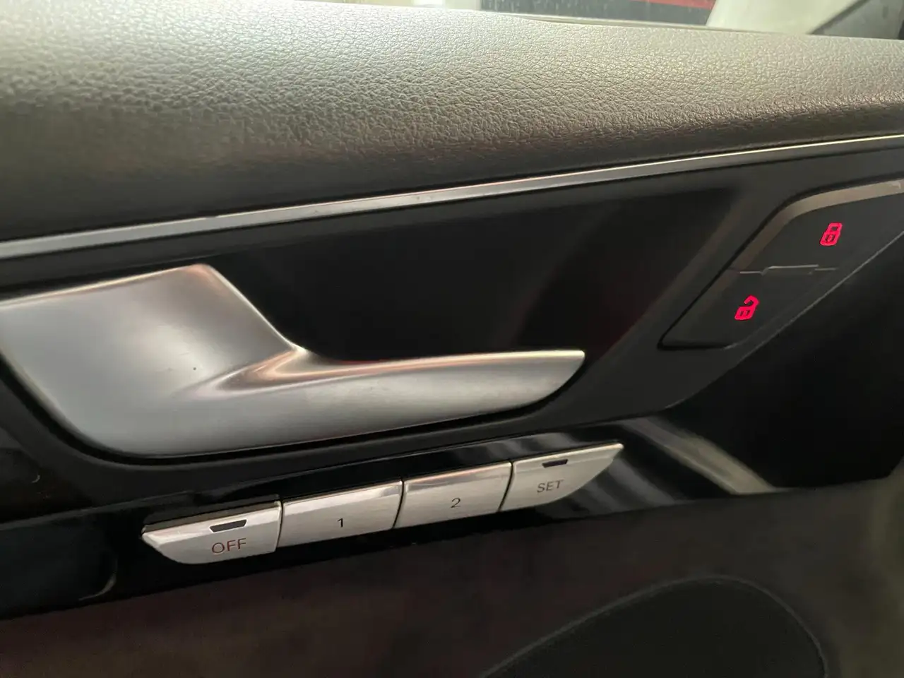 AUDI A8L 4.2 FSI 373ch - QUATTRO EXCLUSIVE - SELLERIE CUIR - TOIT OUVRANT