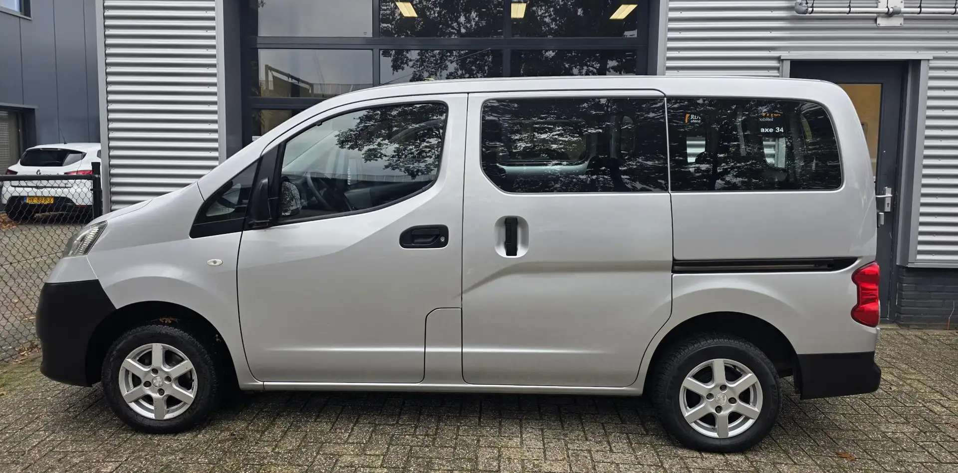 Nissan Evalia 1.6 Acenta **AIRCO-7PERS-NAVI** Silber - 2